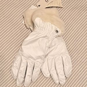 Pair of Ugg Women's gloves